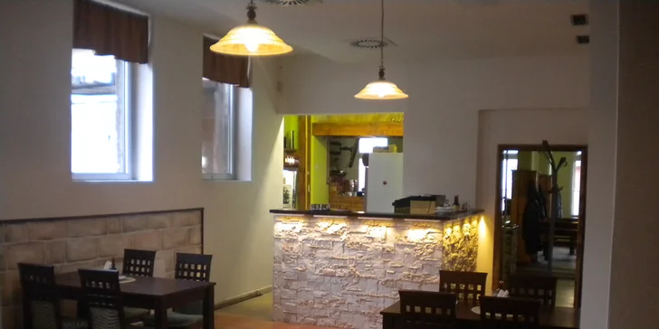 K jídlu skvěle půjde pivo, na čepu mají třeba Ostravar. 
