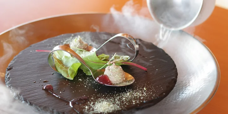 Degustační 11chodové menu pro dva: mořský vlk, slávky i burgundské hovězí