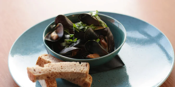 Degustační 11chodové menu pro dva: mořský vlk, slávky i burgundské hovězí