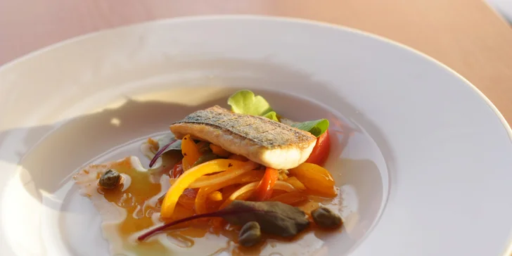 Degustační 11chodové menu pro dva: mořský vlk, slávky i burgundské hovězí