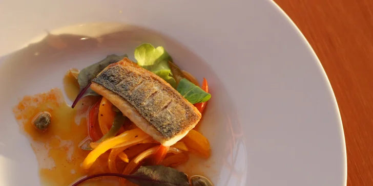 Degustační 11chodové menu pro dva: mořský vlk, slávky i burgundské hovězí