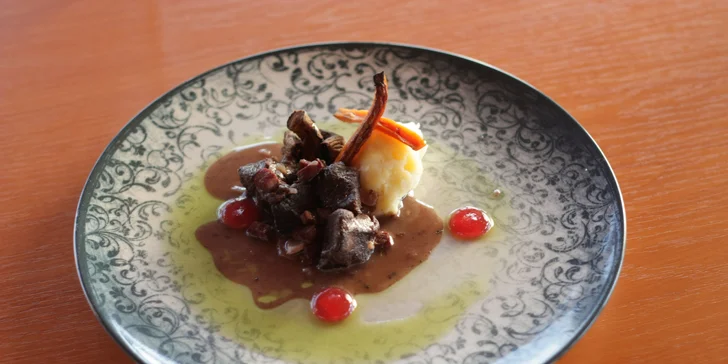Degustační 11chodové menu pro dva: mořský vlk, slávky i burgundské hovězí
