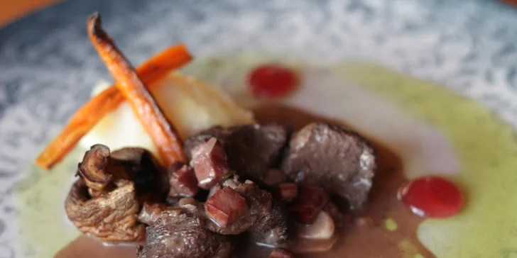Degustační 11chodové menu pro dva: mořský vlk, slávky i burgundské hovězí