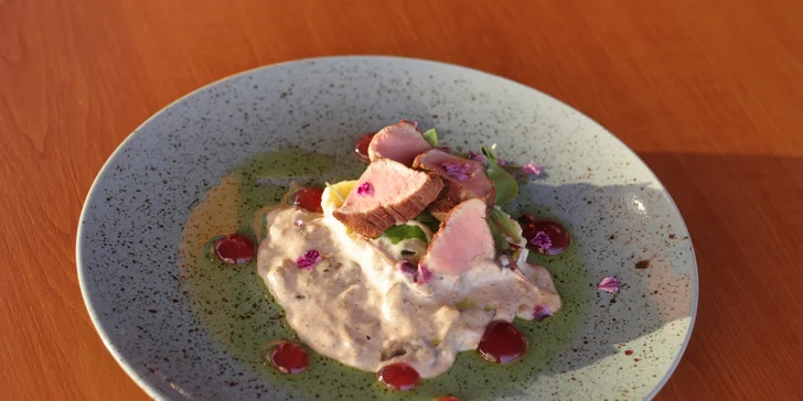 Degustační 11chodové menu pro dva: mořský vlk, slávky i burgundské hovězí
