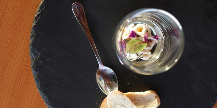 Degustační 11chodové menu pro dva: mořský vlk, slávky i burgundské hovězí
