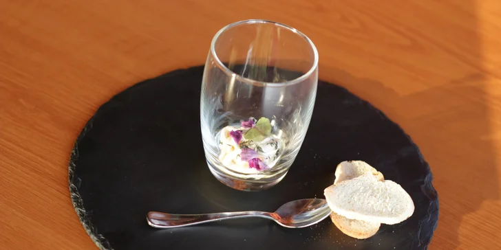Degustační 11chodové menu pro dva: mořský vlk, slávky i burgundské hovězí