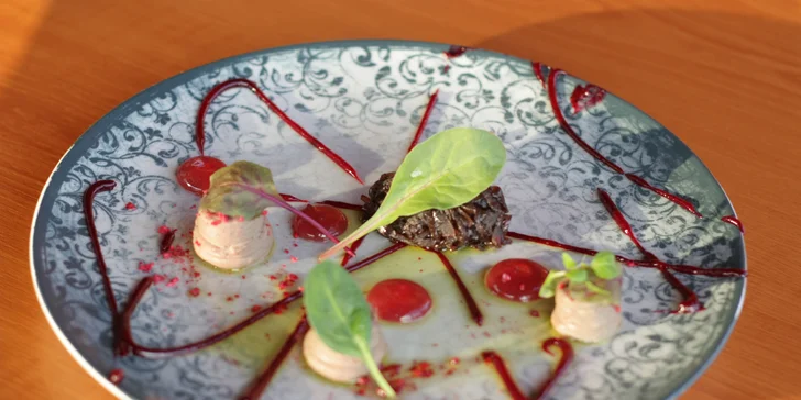Degustační 11chodové menu pro dva: mořský vlk, slávky i burgundské hovězí
