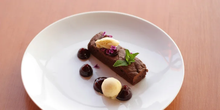 Degustační 11chodové menu pro dva: mořský vlk, slávky i burgundské hovězí
