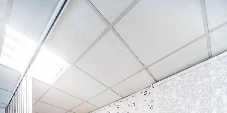 Krásné nožky: Profi pedikúra s CND lakováním