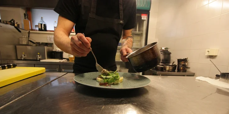 Degustační 11chodové menu pro dva: mořský vlk, slávky i burgundské hovězí