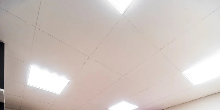 Krásné nožky: Profi pedikúra s CND lakováním