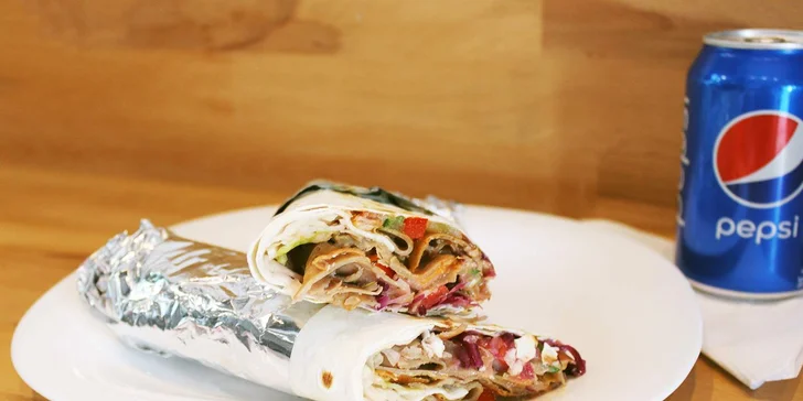 Street box s hranolky, kebab talíř i dürüm s nápojem kousek od Palmovky