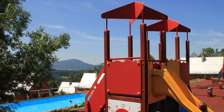 Do Beskyd na víkend: 4chodová večeře s bio hovězími steaky, sauna i lyžování