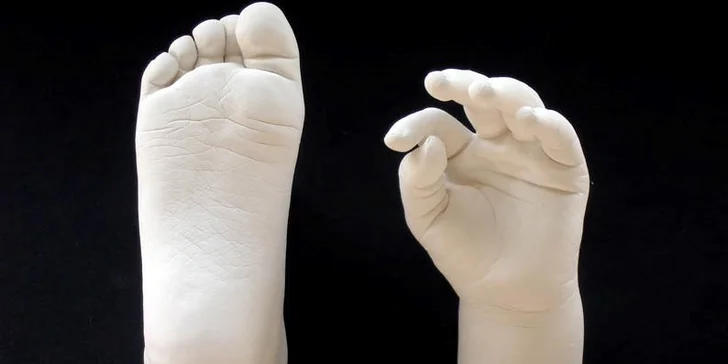 Bodycasting: sádrový odlitek ruky, ručičky či nožičky