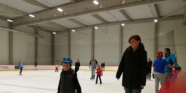 Veřejné bruslení, výuka nebo Family on ice - rodinná zábava na ledě