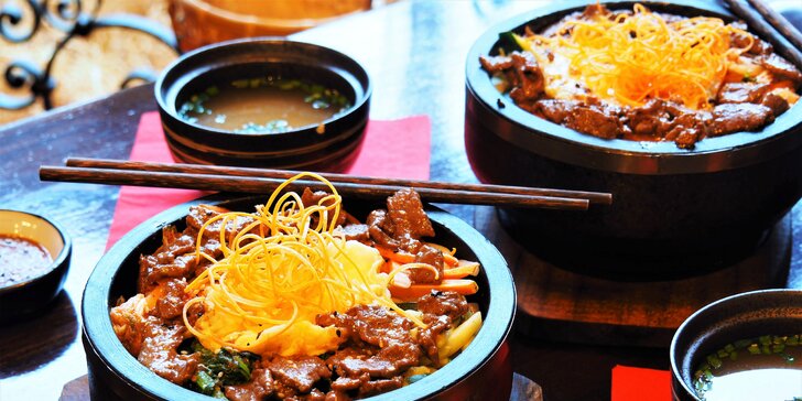 3chodové asijské menu: polévka Miso, Udon nudle s hovězím a dezert Mochi