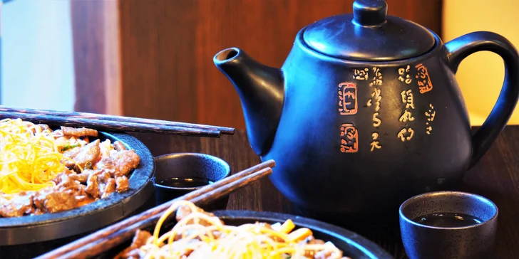 3chodové asijské menu: polévka miso, udon nudle s hovězím a dezert mochi