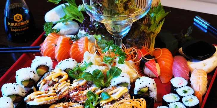Sushi set se 48 kousky: losos, tuňák, krevety i avokádo nebo dýně