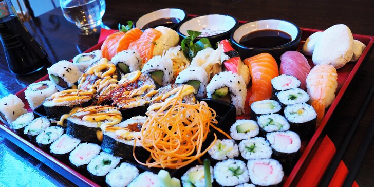 Sushi hody v centru Brna: 22, 25 nebo 48 rolek s avokádem, lososem i úhořem