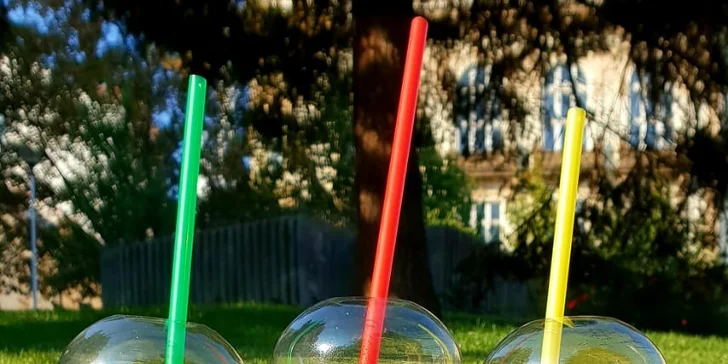 Neodolatelná sladká svačinka: vafle s náplní a domácí limonáda