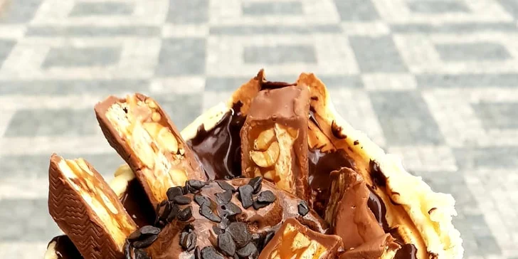 Neodolatelná sladká svačinka: vafle s náplní a domácí limonáda