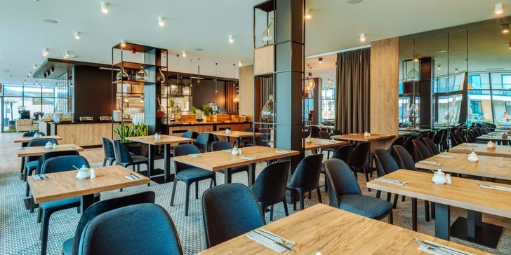 Užívat si budete také ve zdejší restauraci. V ceně je polopenze.