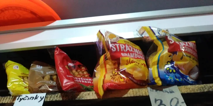Dejte si 4x nebo 8x drink chupito a tyčinky či chipsy v kavárně plné koček