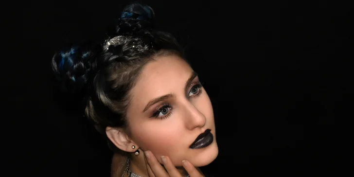 Večerní líčení nebo fotomake-up i vč. společenského účesu ve Studiu Visage
