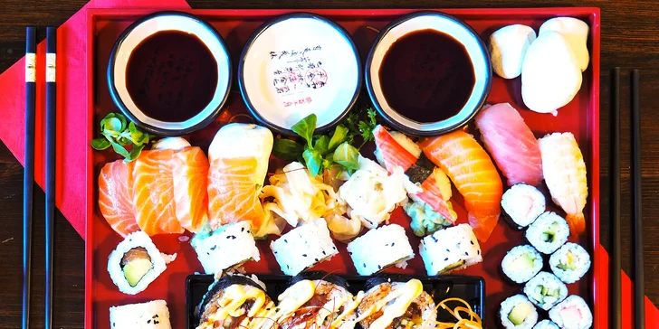 Sushi set se 48 kousky: losos, tuňák, krevety i avokádo nebo dýně