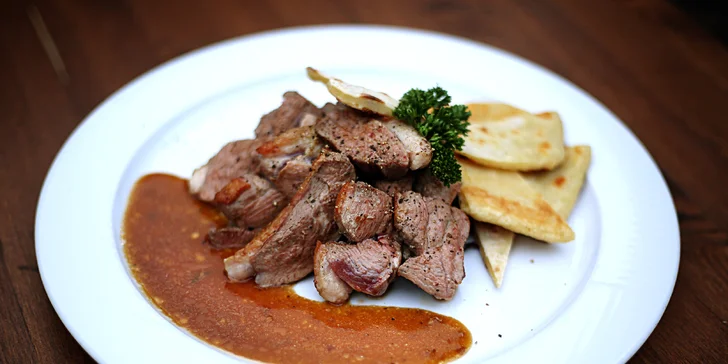 4chodové menu s hlavním chodem podle výběru ze 3 druhů i s vínem