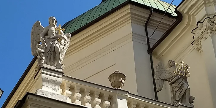 Vše musíte zvládnout dřív, než nepřátelé, kteří po tajemství Vladanovu rodu prahnou.