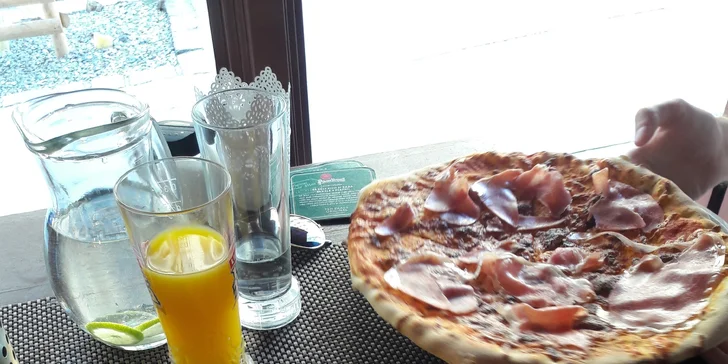 Italská dobrota: 2 lahodné a hojně zdobené pizzy dle vlastního výběru