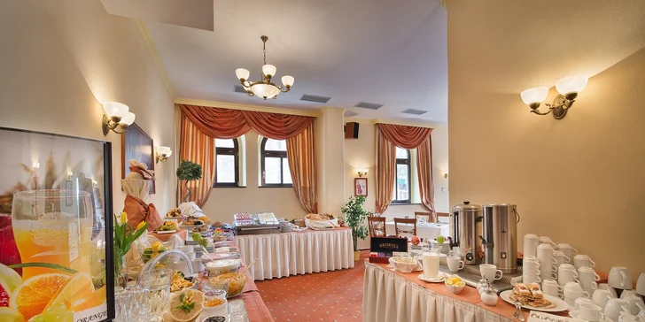 Romantický pobyt pro dva hned pod zámkem Hluboká: snídaně, skvělé menu i wellness