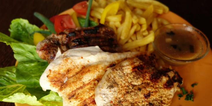 600 g steaků s hranolky a omáčkou dle výběru v restauraci Patricie