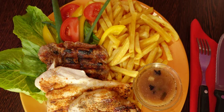 600 g steaků s hranolky a omáčkou dle výběru v restauraci Patricie