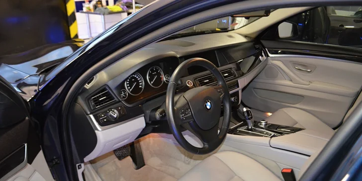 Mějte auto jako nové: ruční mytí a čištění interiéru vozidla i s ošetřením pneu