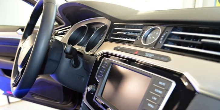 Mějte auto jako nové: ruční mytí a čištění interiéru vozidla i s ošetřením pneu