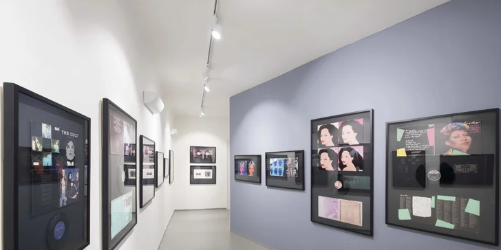 2 vstupenky na výstavu Warhol/Warhola: grafiky, časopisy i Warholův příběh