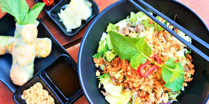 Pravá vietnamská kuchyně v Brně: Bún bò Nam Bô a jarní závitky