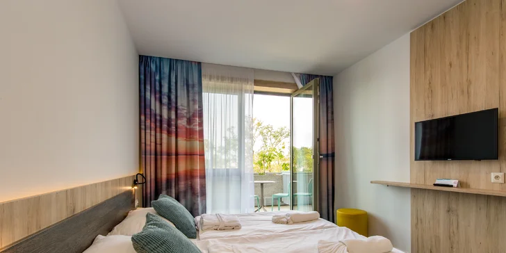  Nechybí ani LCD televize, trezor, klimatizace a minibar. 