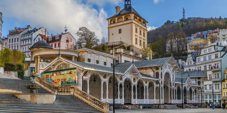 Jaro či léto v centru Karlových Varů se vstupem do bazénu a sauny