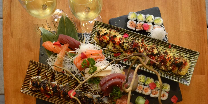 Japonská kuchyně v centru Prahy: degustační sushi set i s vínem pro 2 osoby