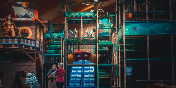 Součástí Sport Centra Morava je také trampolínové centrum a restaurace s bowlingem. Tam může zábava vesele pokračovat!