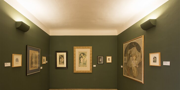 2 vstupenky na výstavu Alfonse Muchy v galerii na Staroměstském náměstí
