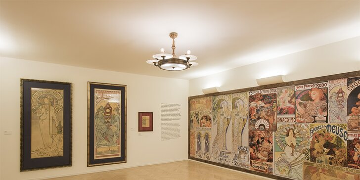 2 vstupenky na výstavu Alfonse Muchy v galerii na Staroměstském náměstí