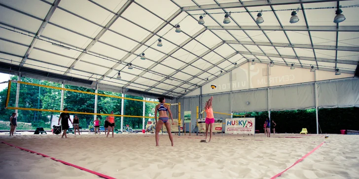 Squash, badminton nebo beachvolleyball: pronájem sportovišť pro 2-8 osob