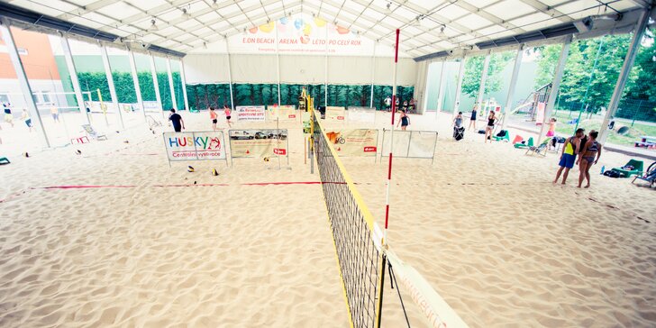 Squash, badminton nebo beachvolleyball: pronájem sportovišť pro 2-8 osob