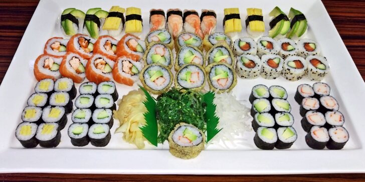 Sushi sety se 48 nebo 70 kousky: rolky s lososem, tuňákem i avokádem
