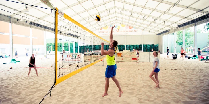Squash, badminton nebo beachvolleyball: pronájem sportovišť pro 2-8 osob