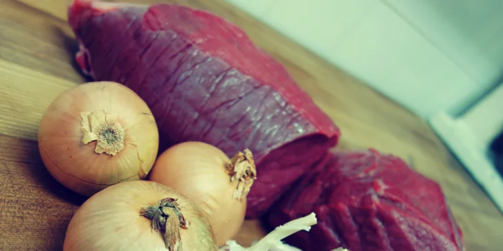 300 g míchaného či nemíchaného tataráku z hovězí svíčkové v bio kvalitě